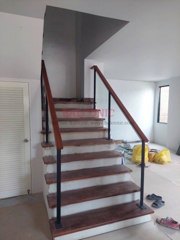 ราวกระจกบันได ใกล้ฉัน